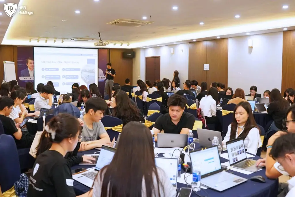 Chương trình đào tạo nội bộ “Ứng dụng AI trong Sales và Marketing” được tổ chức tại HBR Holdings ngày 18/10/2024